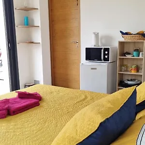 https://le-petit-versaille.hotels-rhonealpes.com