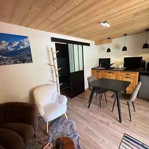 https://le-chalet-des-reves-la-roche-blanche.hotels-rhonealpes.com